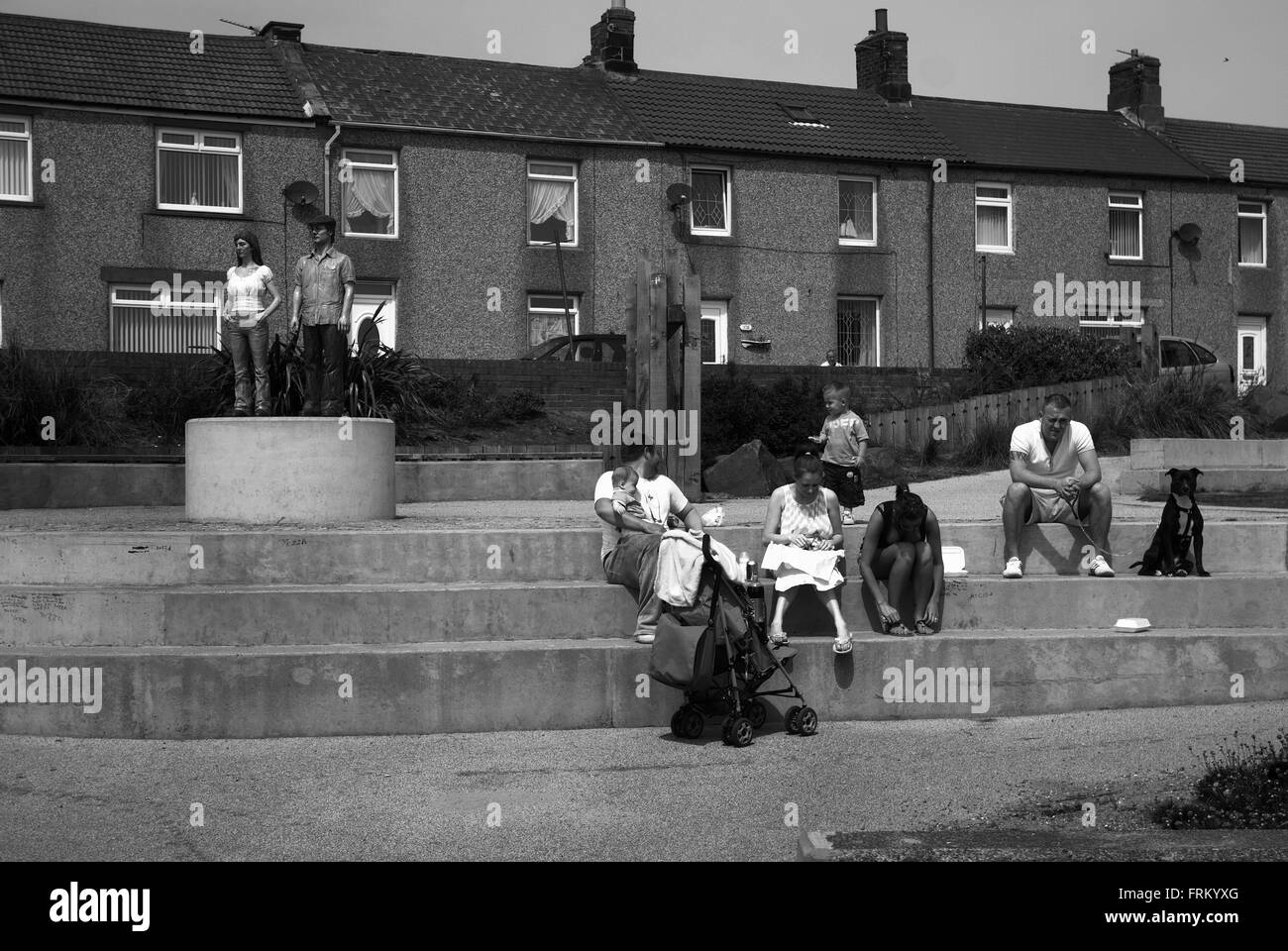 Newbiggin by the sea couple statue hires stock photography and images