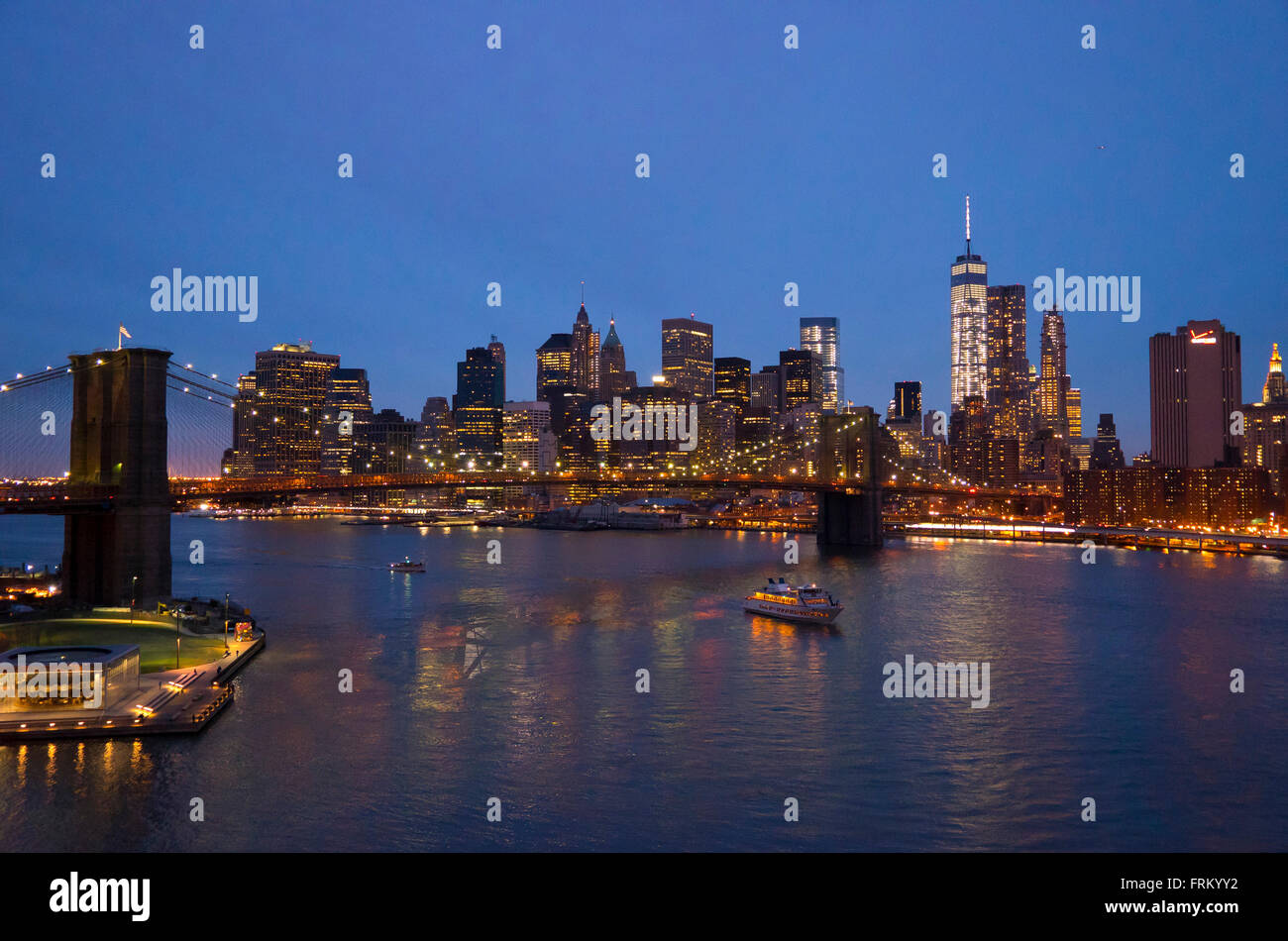 Brooklyn Bridge New York in the evening and Manhattan skyline Stock ...