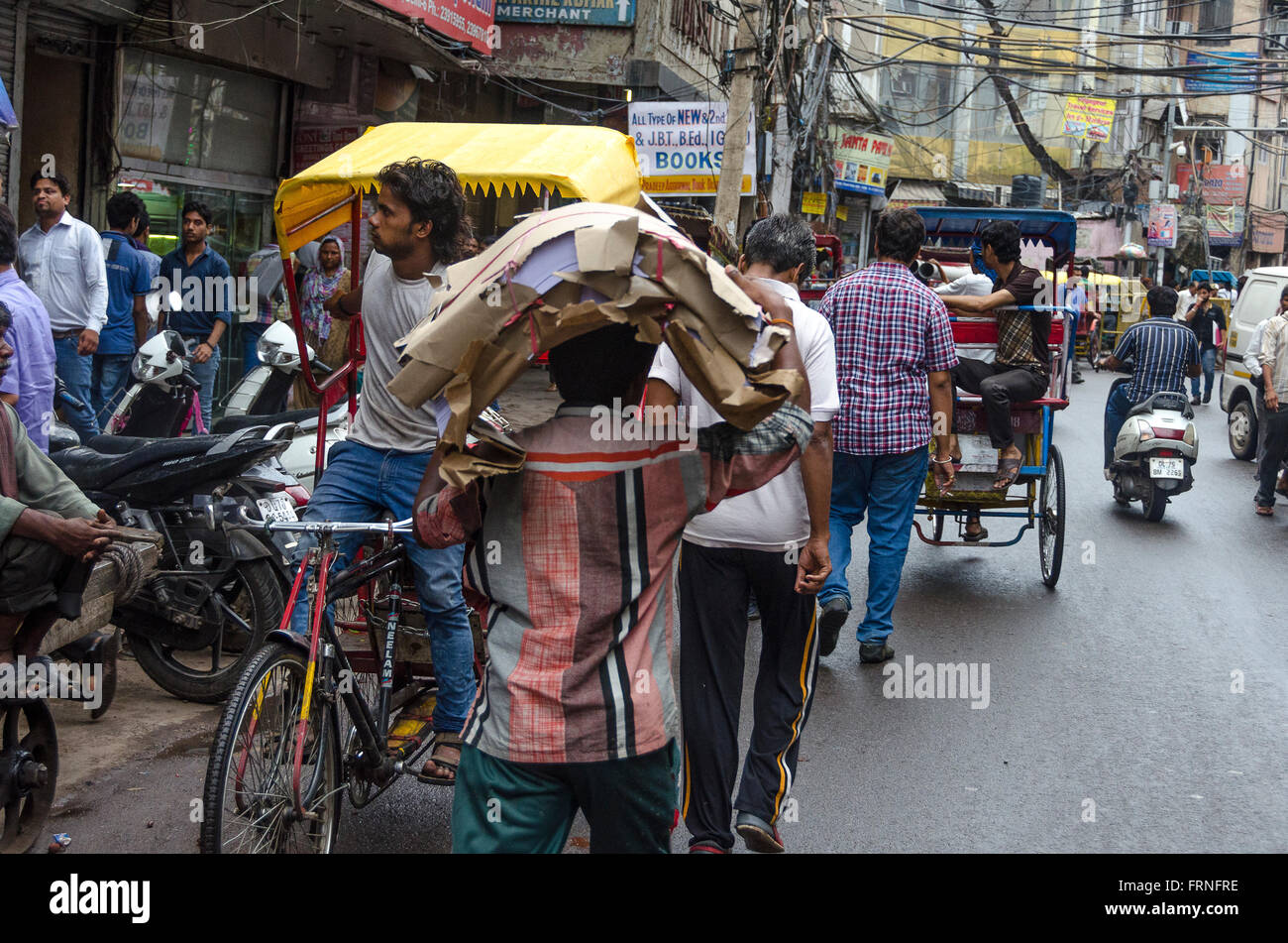 Rickshaws and pedestrians in street, Chandni Chowk, Old Delhi, India ...