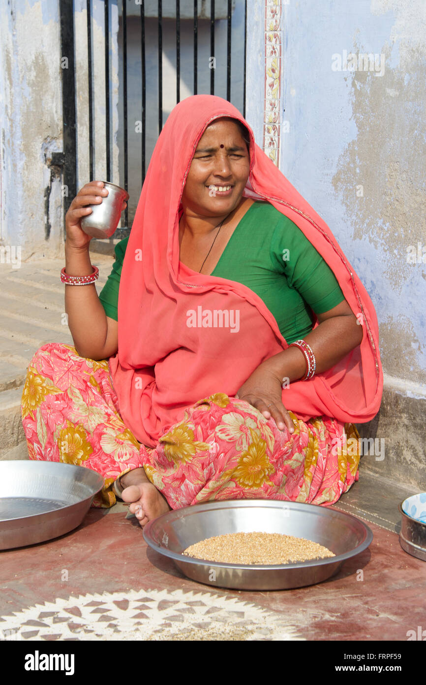 Woman in sari smiling Stock Photo - Alamy