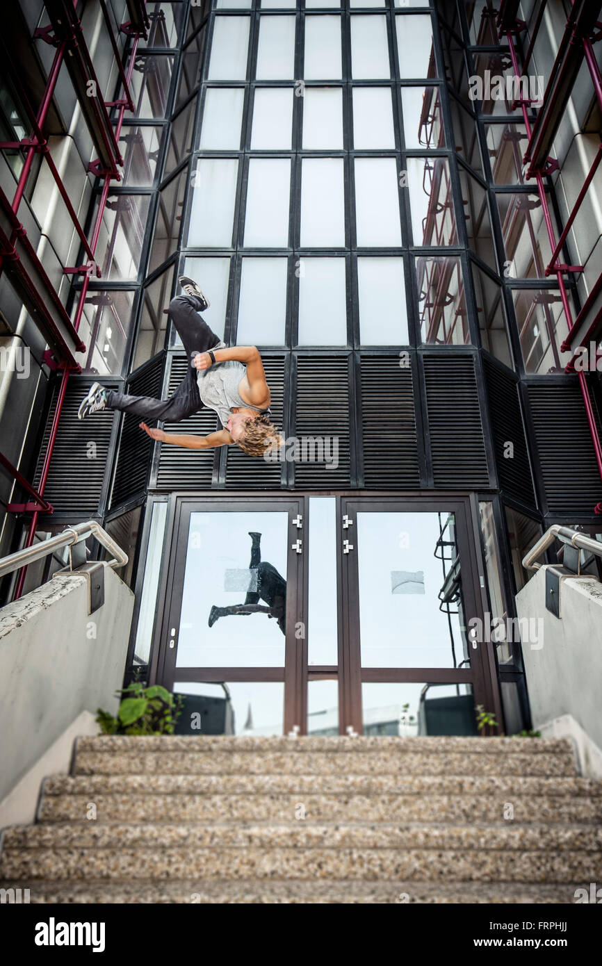 Freerunning extreme hi-res stock photography and images - Alamy