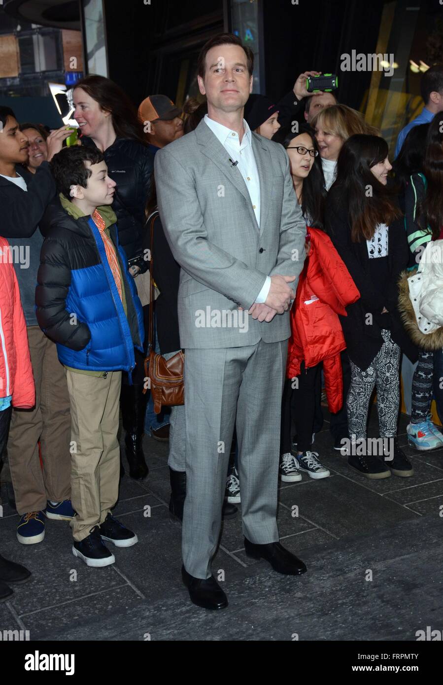 New York, NY, USA. 23rd Mar, 2016. Peter Krause out and about for