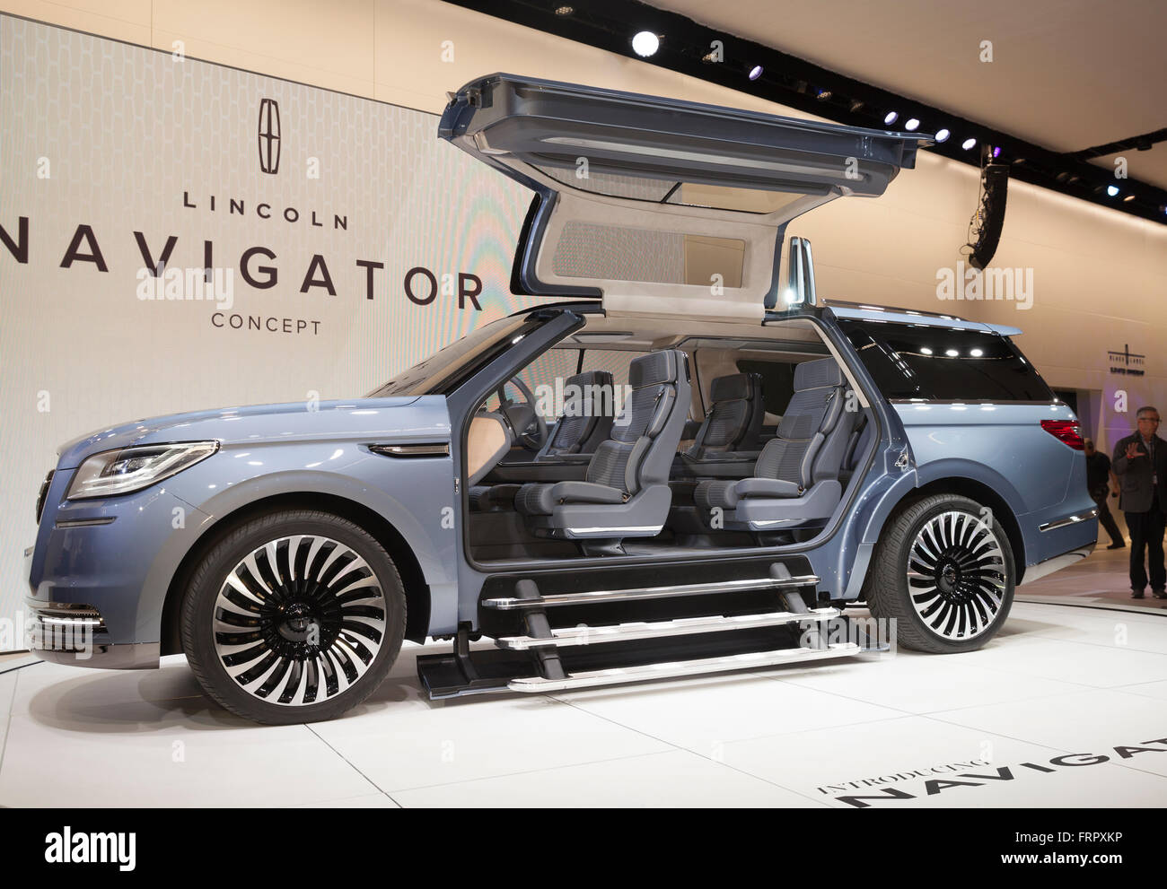 https://c8.alamy.com/comp/FRPXKP/new-york-usa-23rd-march-2016-lincoln-navigator-concept-car-on-display-FRPXKP.jpg
