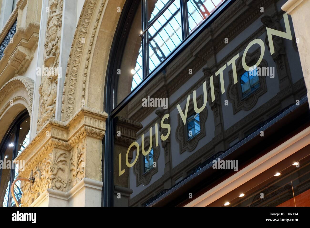 SINGAPORE-JAN 08, 2018: Louis Vuitton LV Outlet In Changi Airport, Singapore.  The Louis Vuitton Company Operates With More Than 460 Stores Worldwide.  Stock Photo, Picture and Royalty Free Image. Image 94332289.