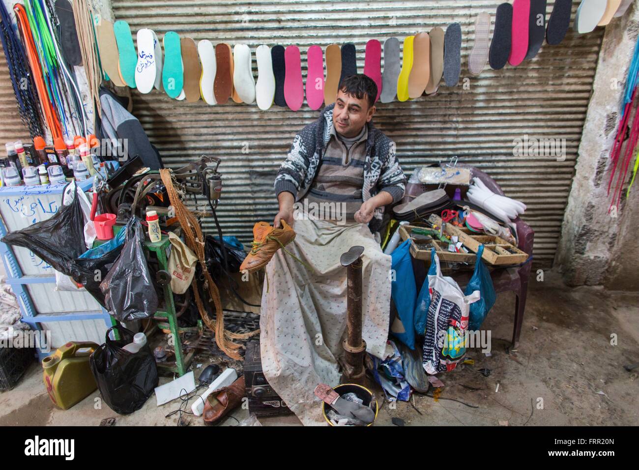 shoe repair man at work in Northern Iraq Stock Photo