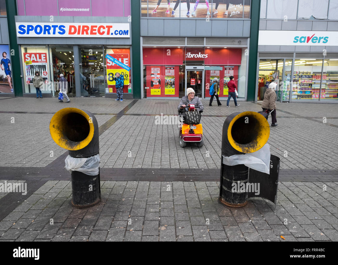 Litter On Pavement High Resolution Stock Photography and Images - Alamy