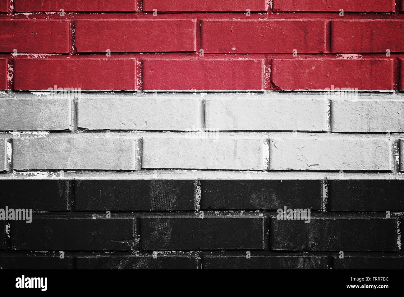 Yemen flag on the brick wall Stock Photo - Alamy