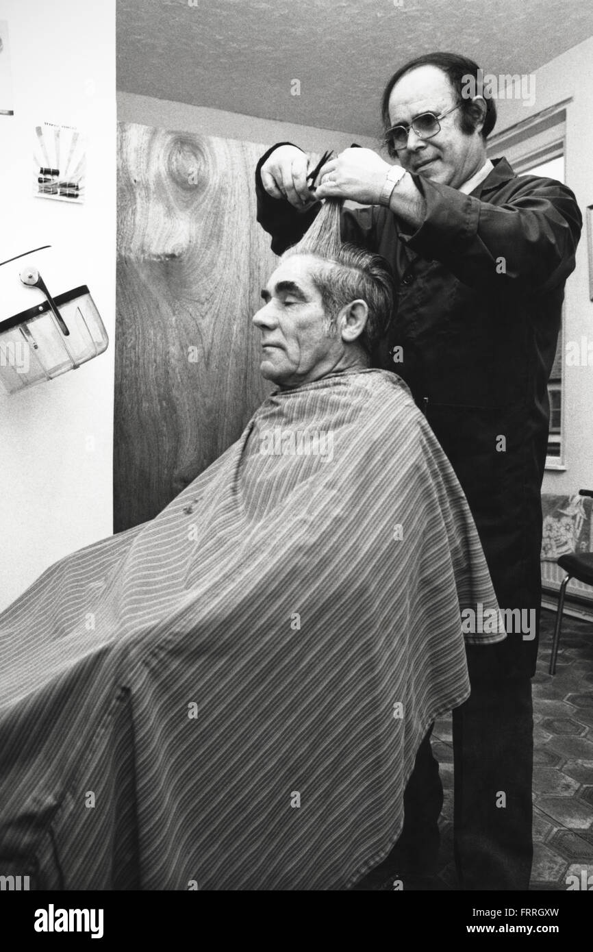 Gents barber in Newport South Wales 1980s Stock Photo Alamy