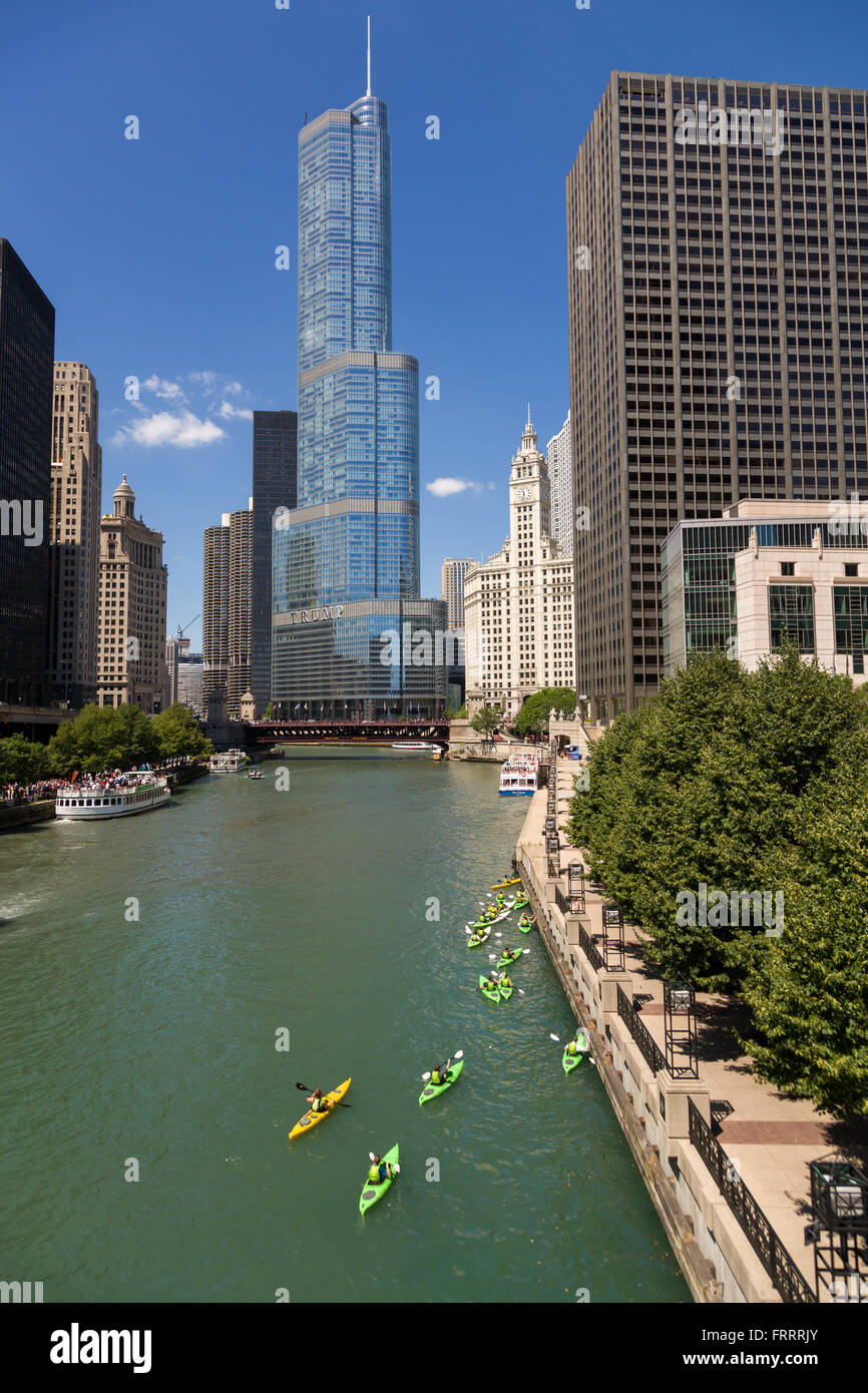 Kayakers on the Chicago River with the Trump Tower on a summers day in Chicago, Illinois, USA Stock Photo