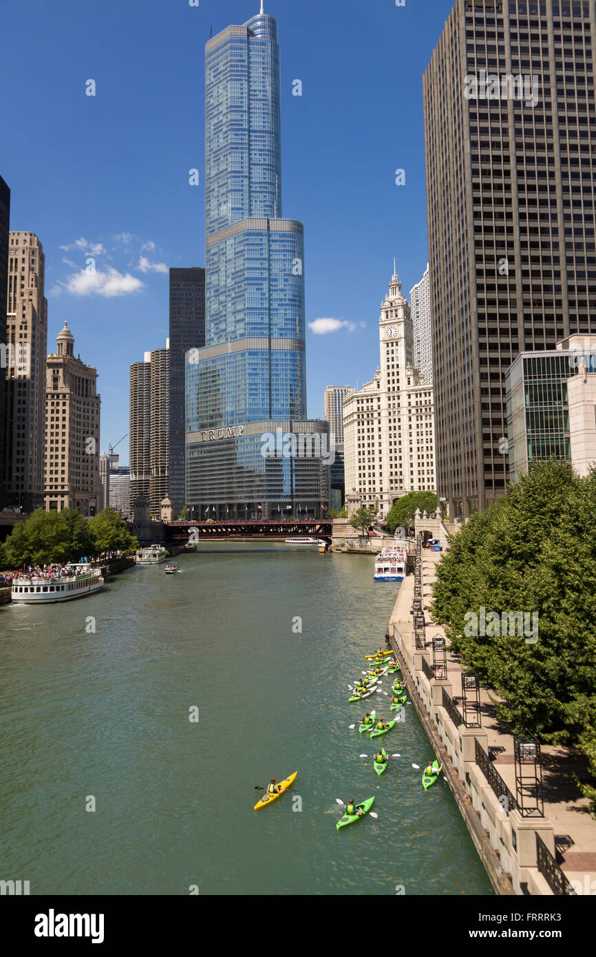 Kayakers on the Chicago River with the Trump Tower on a summers day in Chicago, Illinois, USA Stock Photo