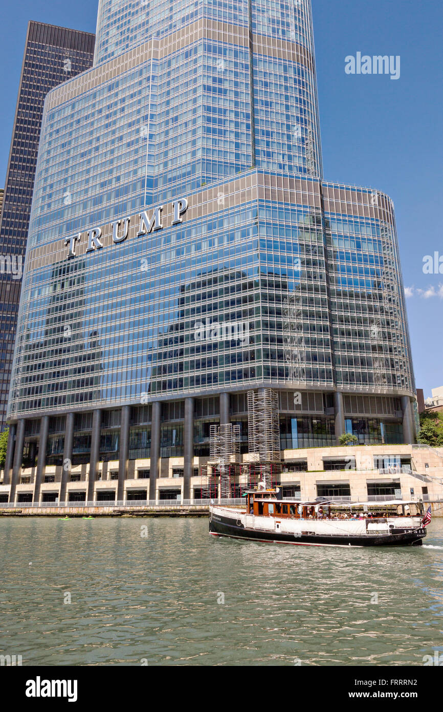 A boat tour travels down the Chicago River past the Trump Tower on a summers day in Chicago, Illinois, USA Stock Photo