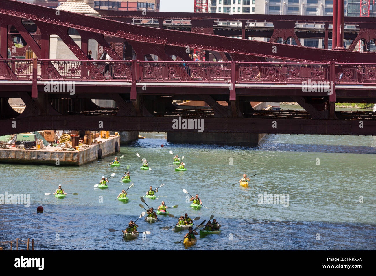 Kayakers on the Chicago River with the Irv Kupcinet Bridge on a summers day in Chicago, Illinois, USA Stock Photo