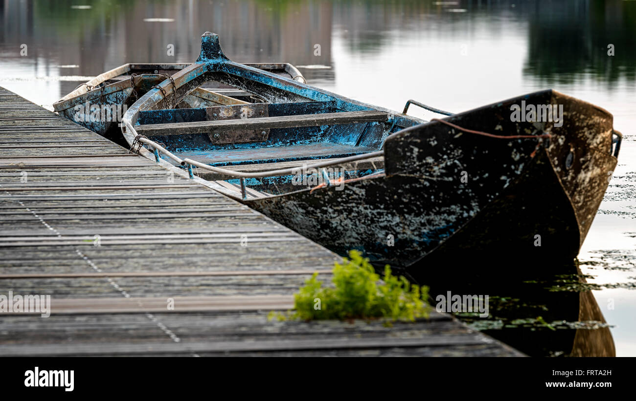 Boat tied to pier hi-res stock photography and images - Alamy
