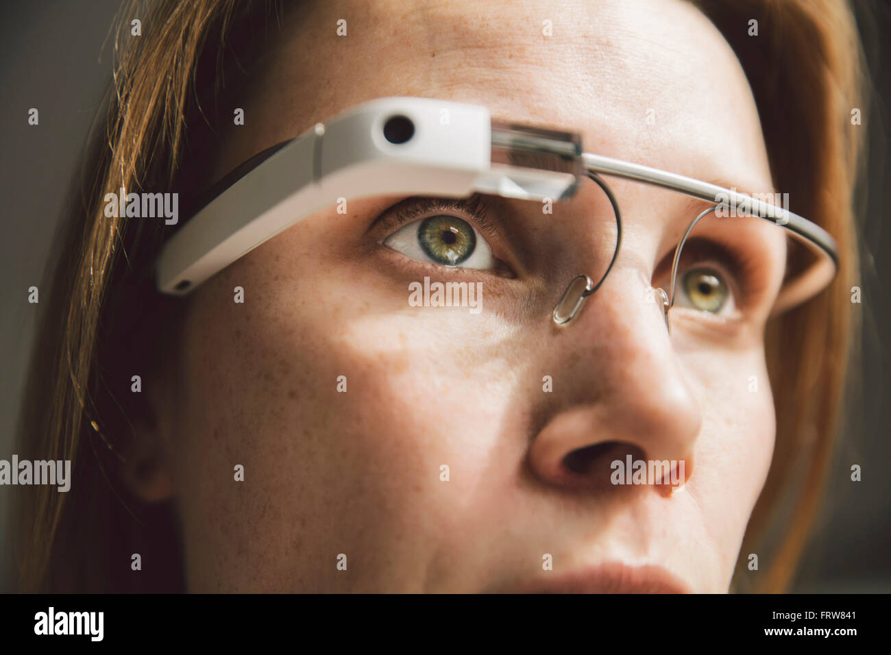 Head mounted display hires stock photography and images Alamy
