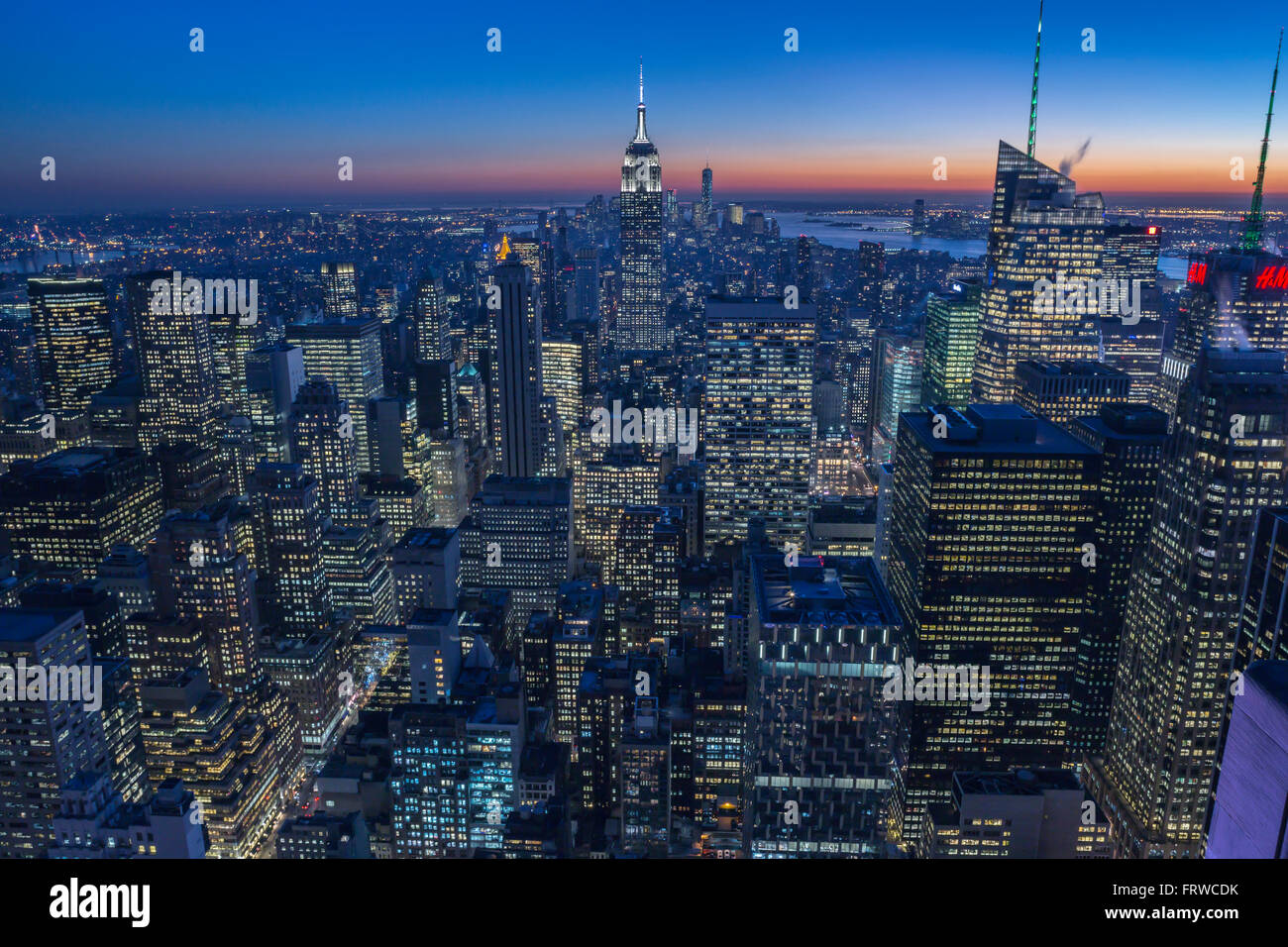 EMPIRE STATE BUILDING MIDTOWN SKYLINE MANHATTAN NEW YORK CITY USA Stock ...