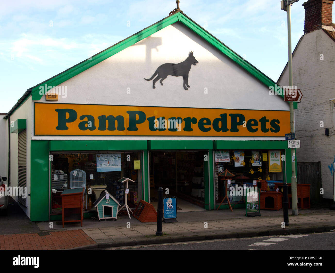 Pet shop england uk hires stock photography and images Alamy