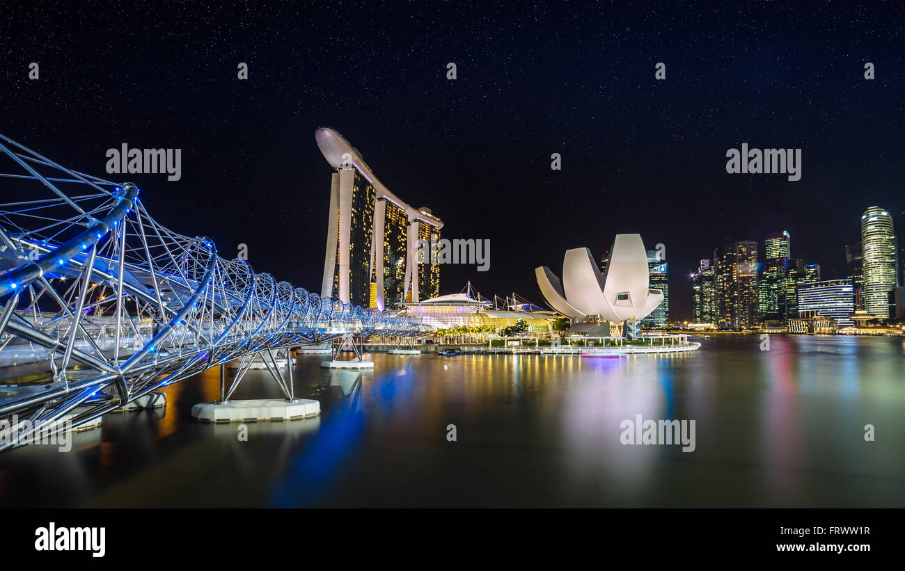 The Helix bridge with Marina Bay Sands and Art and Science museum and the CBD in the background, Singapore Stock Photo
