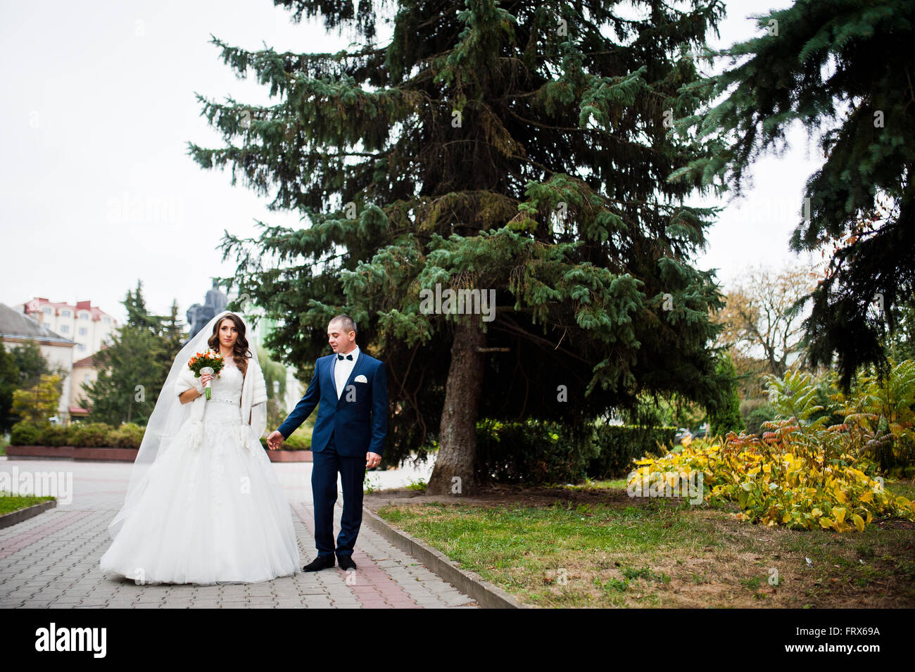 Happy wedding couple in love at autumn park Stock Photo - Alamy