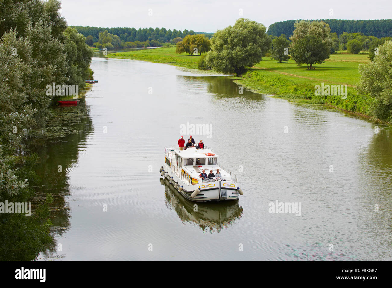 Houseboat on the river Sarthe near Briollay, Pk120, Dept. Maine-et-Loire, Region Pays de la Loire, France, Europe Stock Photo