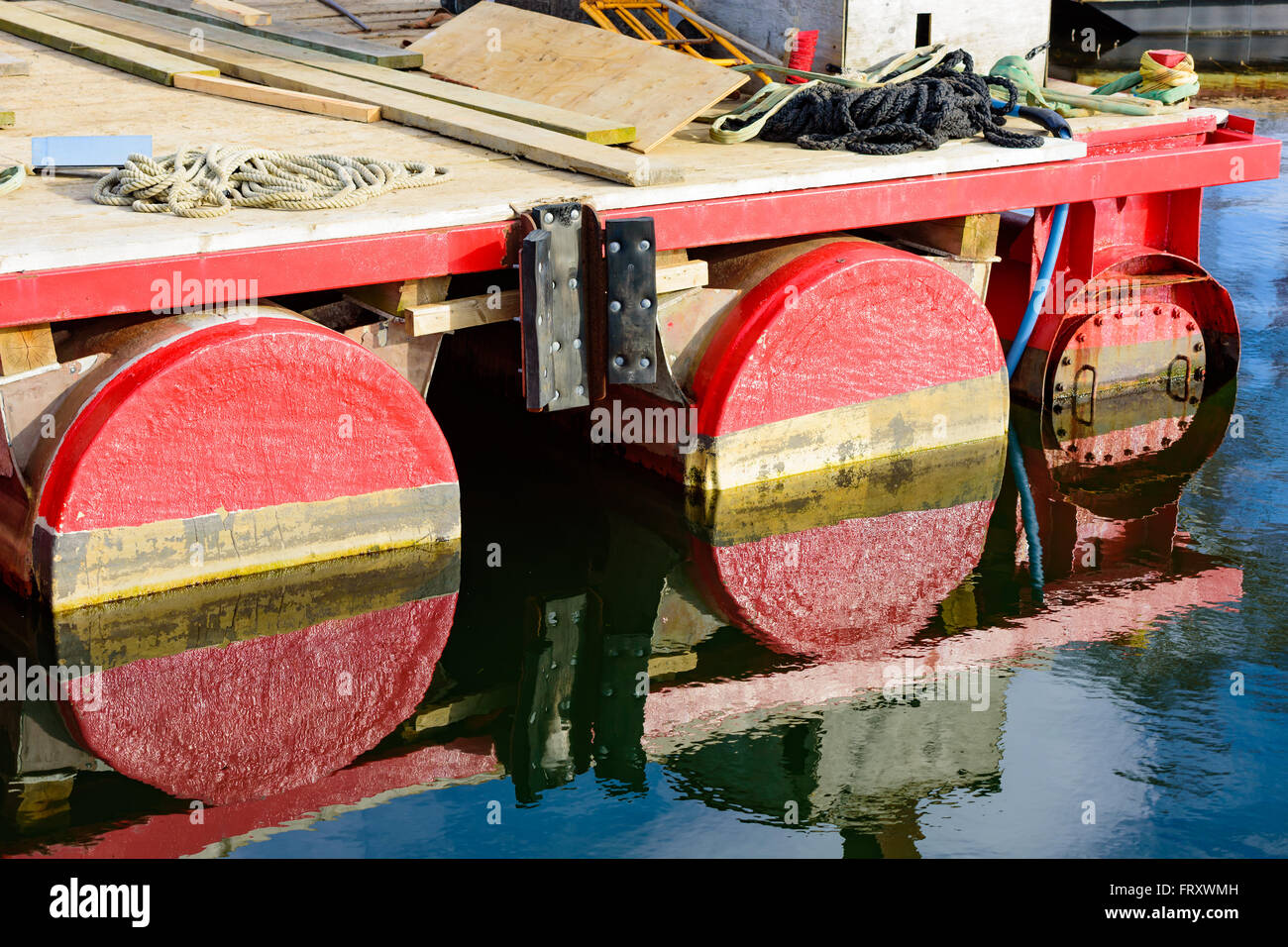 Floating work platform hires stock photography and images Alamy