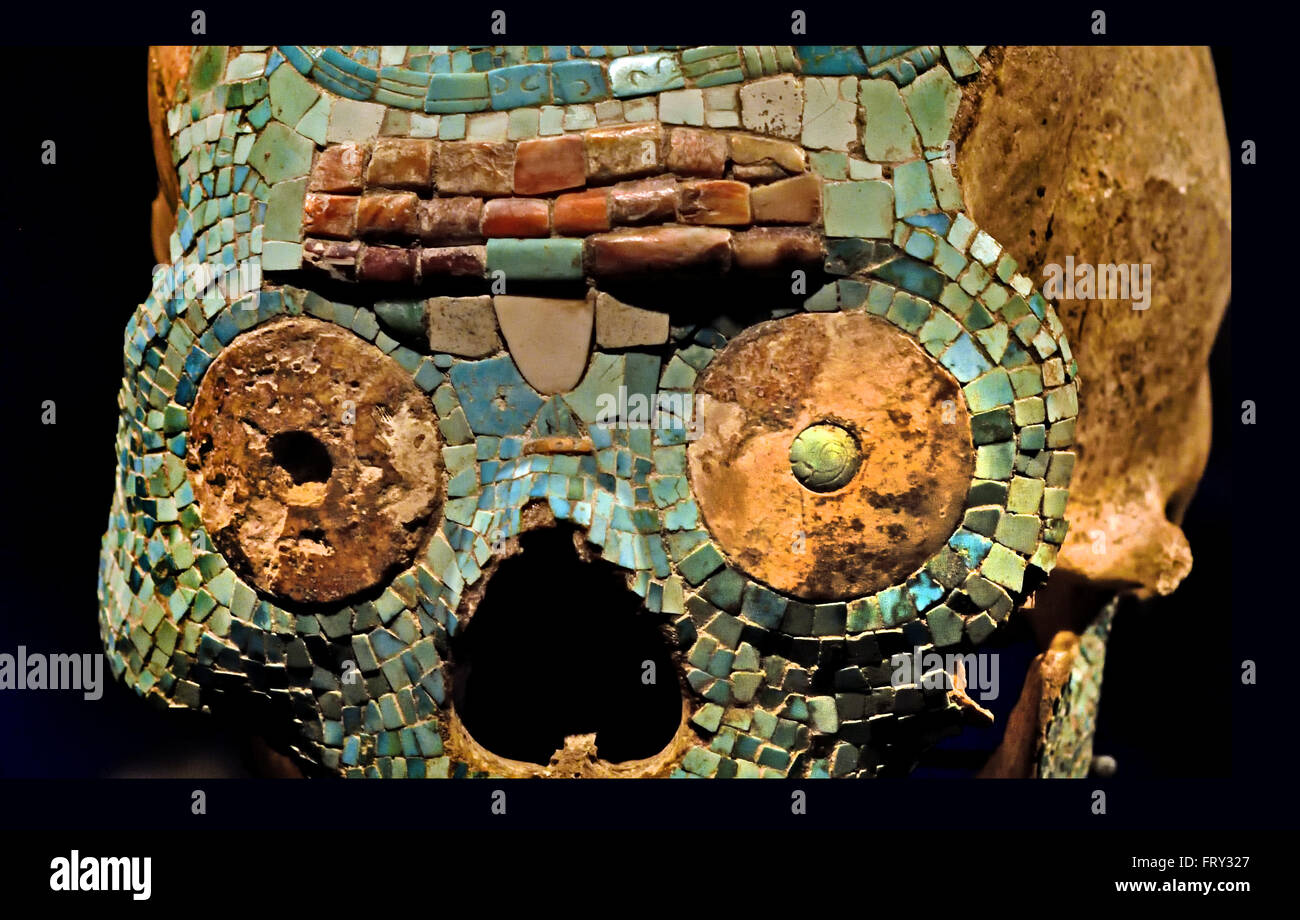 Face of the human skull inlaid with a mosaic of turquoise shell and pearl. The nose is missing as well as the right pupil. 1400-1520 Mixtecos Teotitlan del Camino Oaxaca (state), Mexico Mixtec artisan Central America American ( God Quetzalcoatl ) Stock Photo