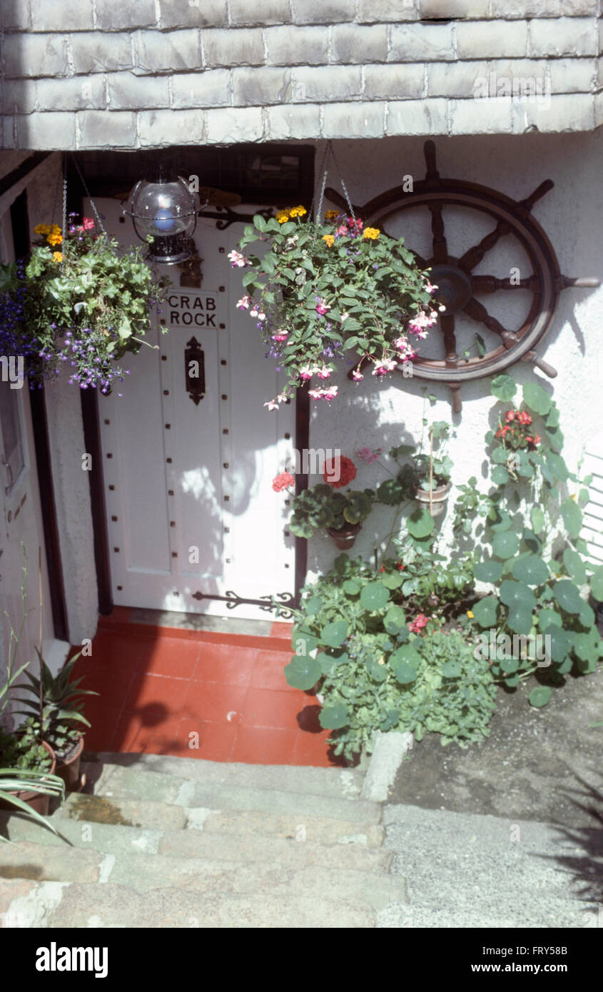 Cottages with hanging basket hires stock photography and images Alamy