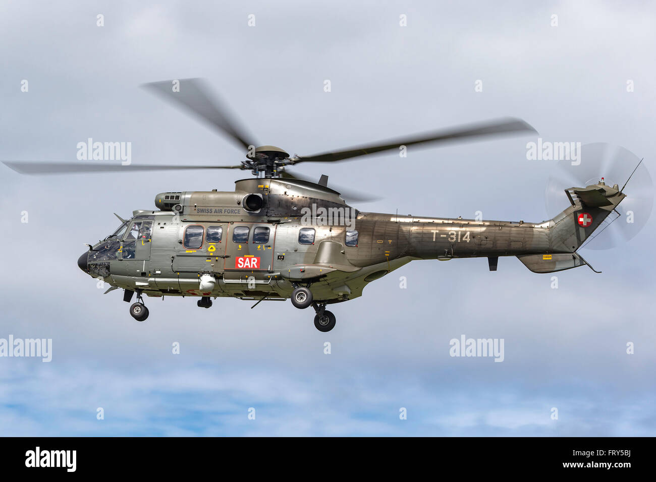 Aerospatiale AS332 (TH89) Super Puma Military helicopter T-314 from the  Swiss Air Force (Schweizer Luftwaffe Stock Photo - Alamy