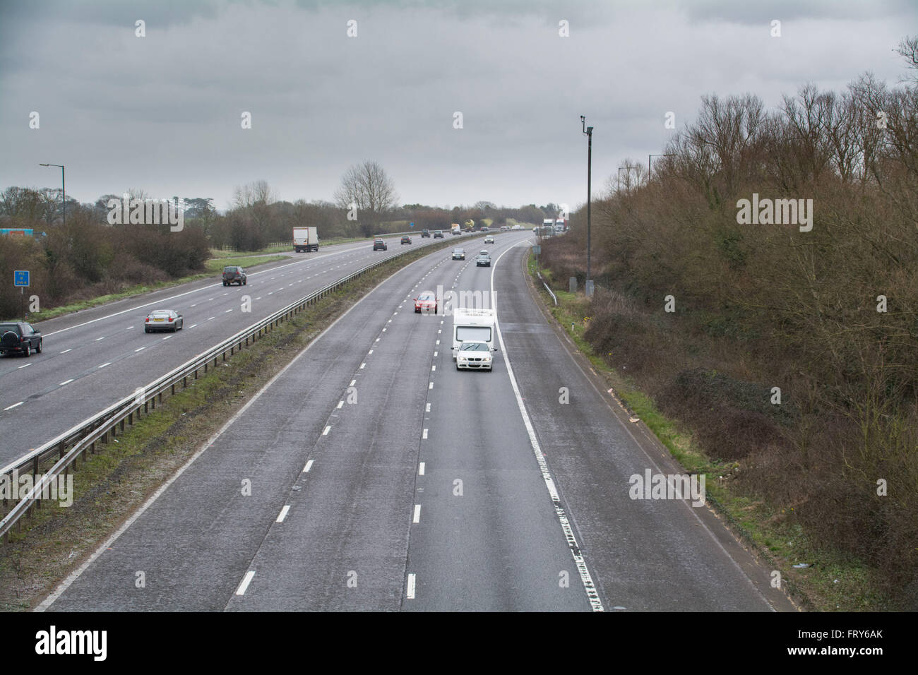 Taunton, Somerset. UK. 24th March 2016. UK Weather. Rainy in the south west, with the M5 relatively quiet. Credit:  Simon Yates/Alamy Live News Stock Photo