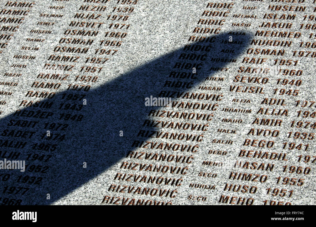 The names of the 8.000 murdered boys and men are shown on this memerial stone at the memorial site in Potocari near Srebrenica in Bosnia and Herzegovina, 15 Novemeber 2006. The city set the sad scene for a massacre in July 1995, when Bosnian Serbs under the commando of General Ratko Mladic invaded the city and slaughtered all male persons they could get hold of under the eyes of Dutch UN troops. Photo: Matthias Schrader Stock Photo