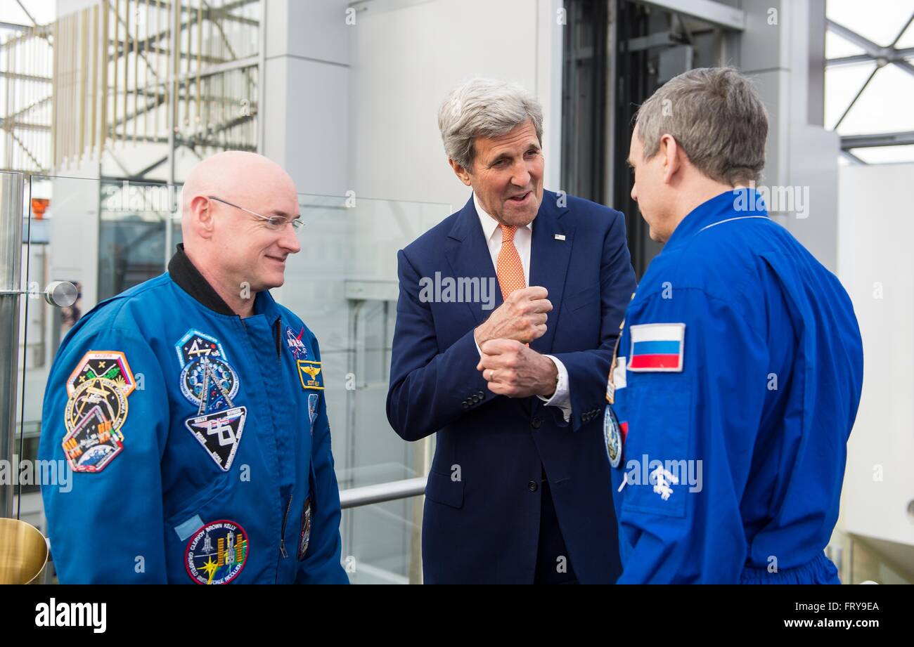 Moscow, Russia. 24th March, 2016.  U.S Secretary of State John Kerry talks with NASA astronaut Scott Kelly, left, and Russian cosmonaut Mikhail Kornienko during a meeting March 24, 2016 in Moscow, Russia. Kerry took a break from meetings on Syria to join the space travelers to discuss their record year-long stay aboard the International Space Station. Credit:  Planetpix/Alamy Live News Stock Photo
