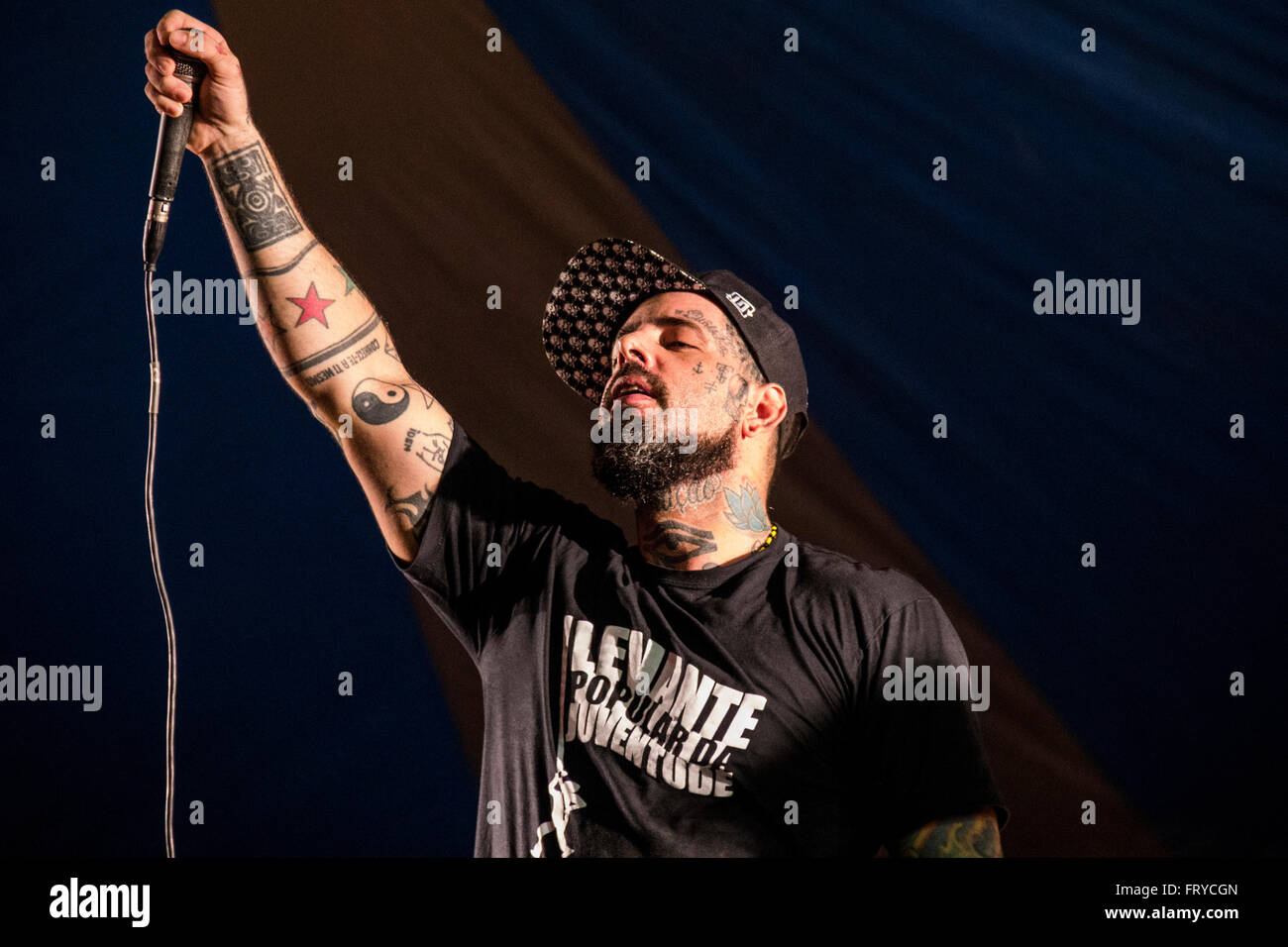 Rio de Janeiro, Brazil, 24 March 2016: Dozens of people gathered in Cinelandia, in downtown Rio, to demonstrate in favor of democracy and against the impeachment of President Dilma Rousseff. The event featured a stage where musical performances were held. The singer Tico Santa Cruz, a famous artist in the scenario of Brazilian rock, attended the event with a flag of Brazil. Credit:  Luiz Souza/Alamy Live News Stock Photo