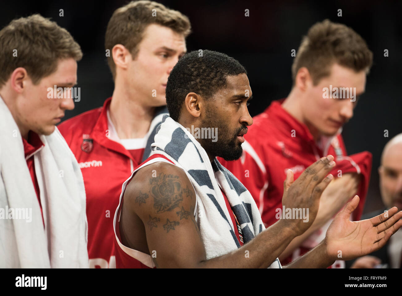 Bamberg, Germany. 24th Mar, 2016. Bamberg's Bradley Wanamaker (M) claps with his teammates Patrick Heckmann (l), Nicolo Melli (2.f.l.) and Leon Radosevi in the Euroleague game between Brose Baskets Bamberg vs. CSKA Moskow in Bamberg, Germany, 24 March 2016. Photo: NICOLAS ARMER/DPA/Alamy Live News Stock Photo