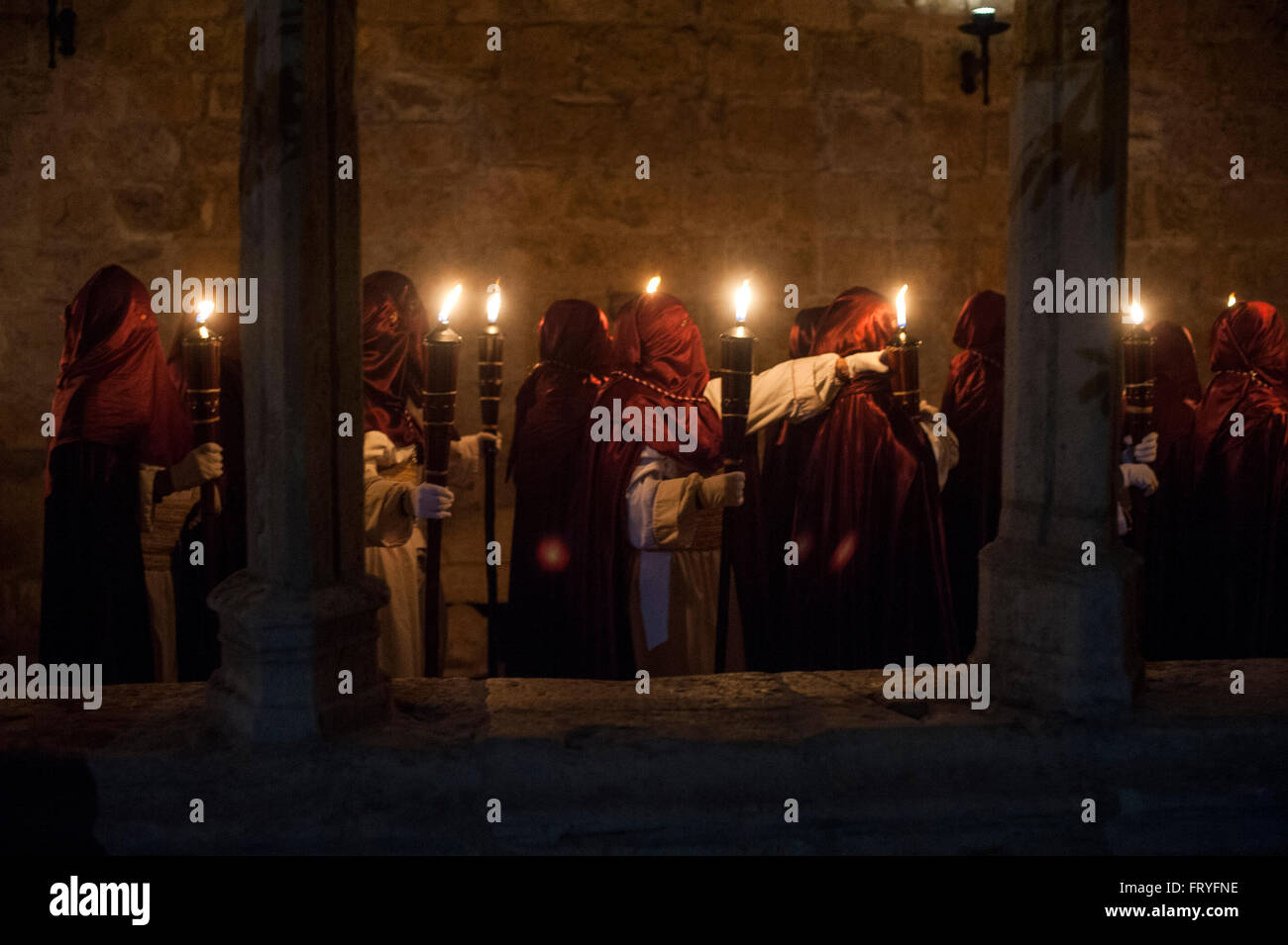 SANTANDER,SPAIN. 24TH MARCH, 2016 Participants in the procession of the Holy Christ of Peace celebrated on the night of Holy Thursday in Santander Nazarenes cross the cloister of the cathedral Credit:  JOAQUÍN GÓMEZ SASTRE/Alamy Live News Stock Photo