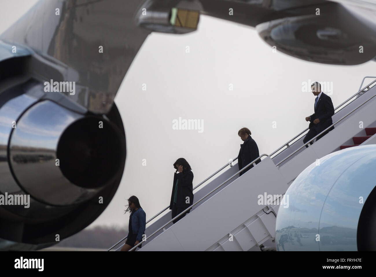 Joint Base Andrews, Maryland, USA. 25th Mar, 2016. United States President Barack Obama (R), with his mother in law Marion Robinson (2-R), First Lady Michelle Obama (2-L) and daughter Sasha (L), step off Air Force One at Joint Base Andrews, Maryland, USA, 25 March 2016. President Obama returned on the over night flight from his trip to Cuba and Argentina.Credit: Shawn Thew/Pool via CNP Credit:  Shawn Thew/CNP/ZUMA Wire/Alamy Live News Stock Photo