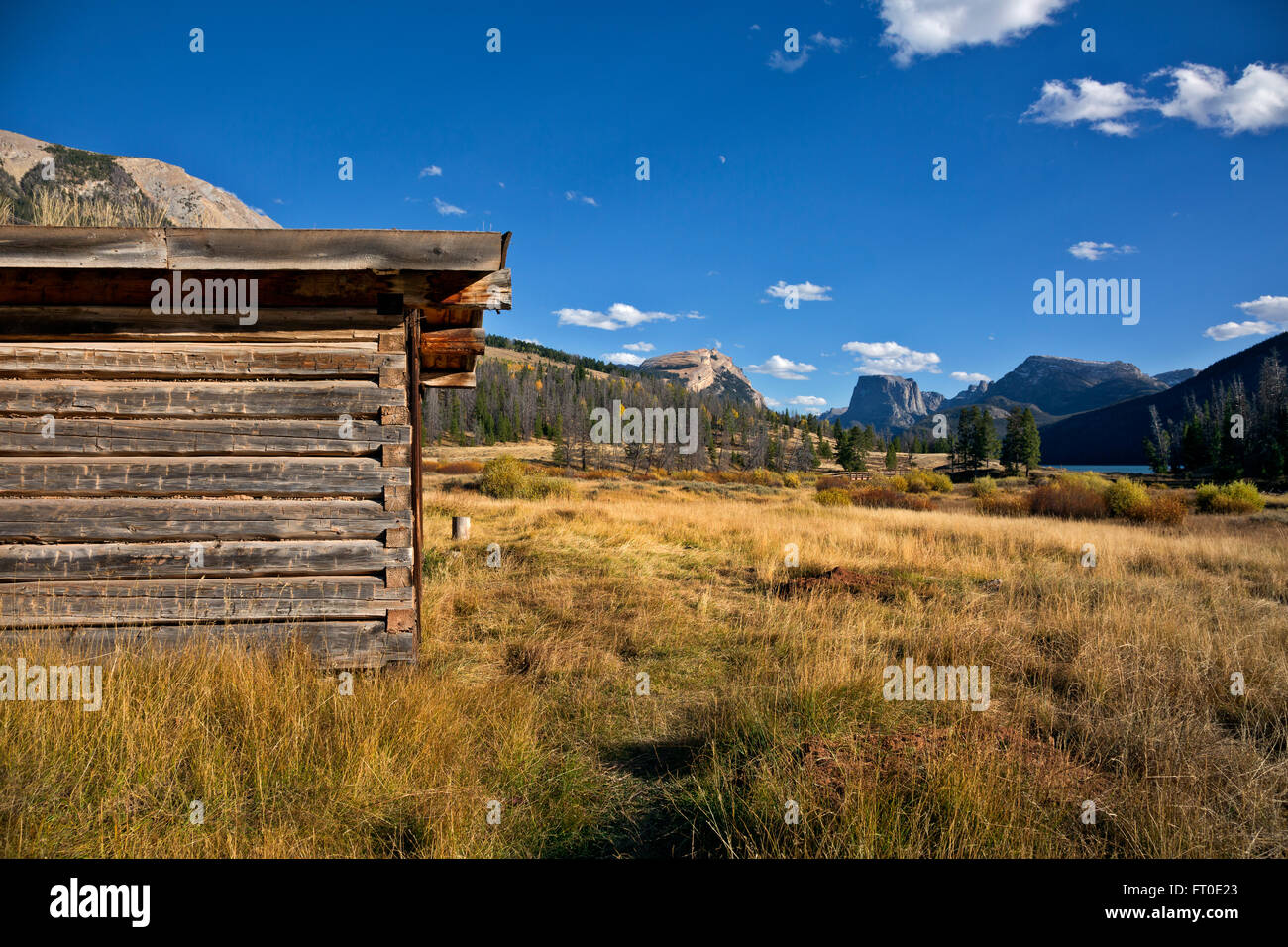 WYOMING - Old Osborn Cabin located in view of Lower Green River Lake and Squaretop Mountain in the Teton National Forest. Stock Photo