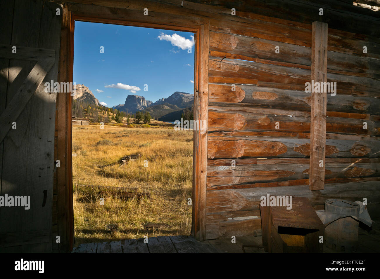 Wyoming View Of Lower Green River Lake And Squaretop Mountain In
