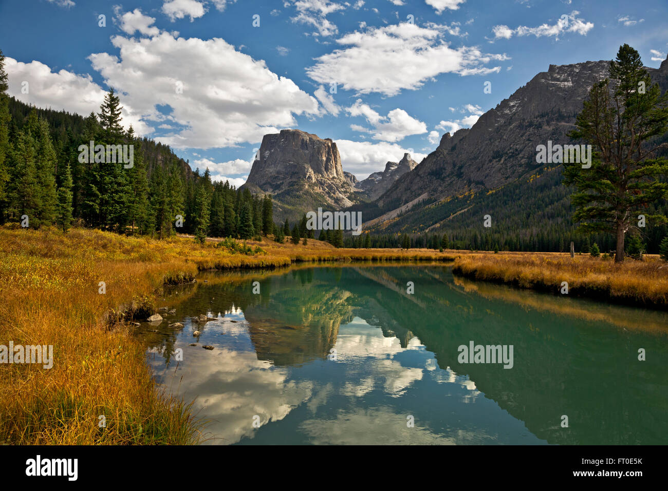 Squaretop mountain hi-res stock photography and images - Alamy