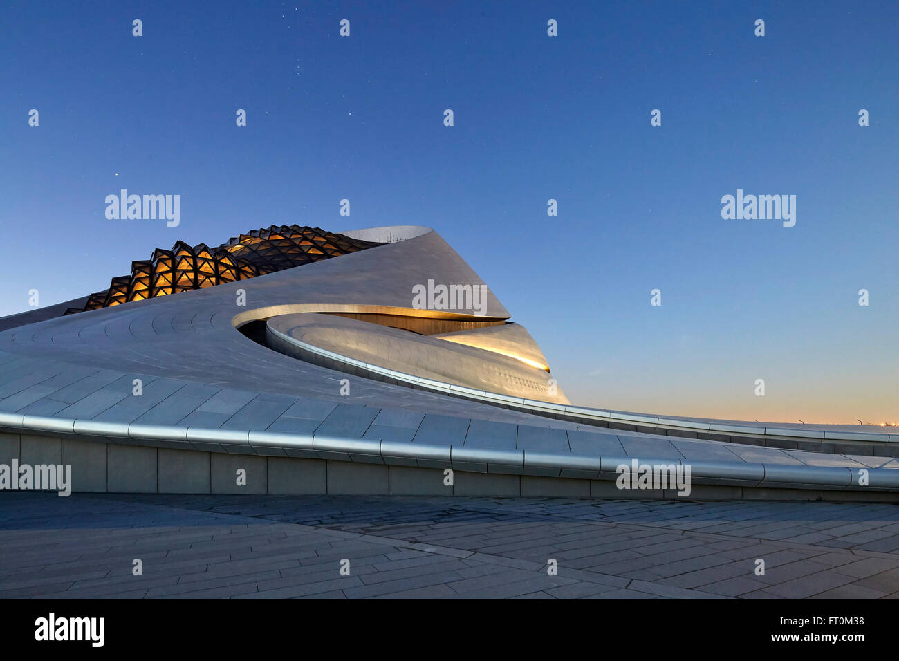 Winding and curved exterior building facade clad in aluminium. Harbin Opera House, Harbin, China. Architect: MAD Architects, 201 Stock Photo