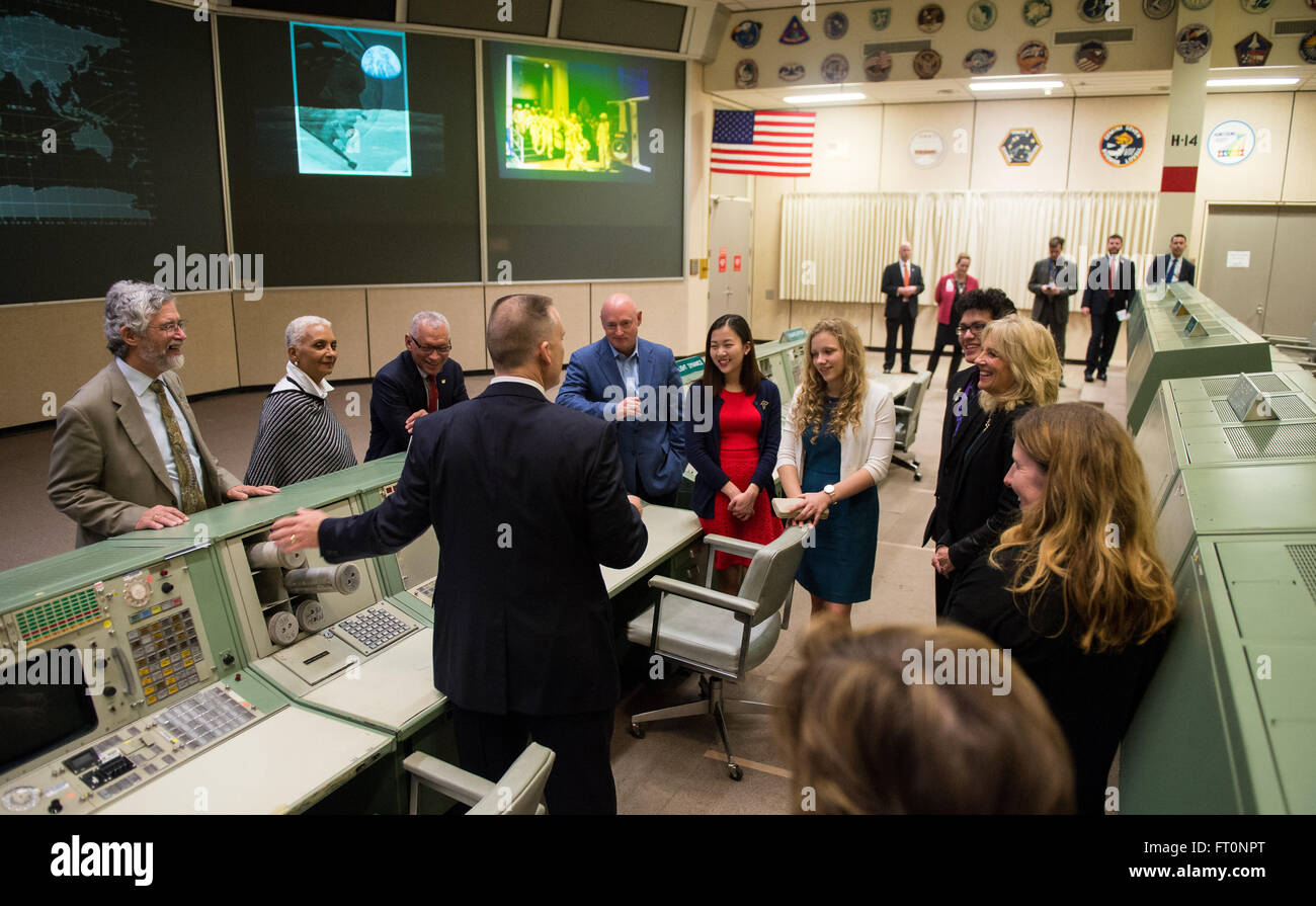 Dr. John Holdren, director of the White House Office of Science and Technology Policy, left, Jackie Bolden, second from left,  NASA Administrator Charles Bolden, third from left, Mark Kelly, former NASA astronaut and Scott Kelly's identical twin brother, fifth from left, Kelly Pysh,  Aberdeen High School in Aberdeen, Maryland, fourth from right, Sara Decker, a junior at Aberdeen High School, third from right, Brandon Casquete, a sophomore at Aberdeen High School, second from right, and Dr. Jill Biden, wife of Vice President Joe Biden, right, listen to Norm Knight, chief, Flight Director Office Stock Photo