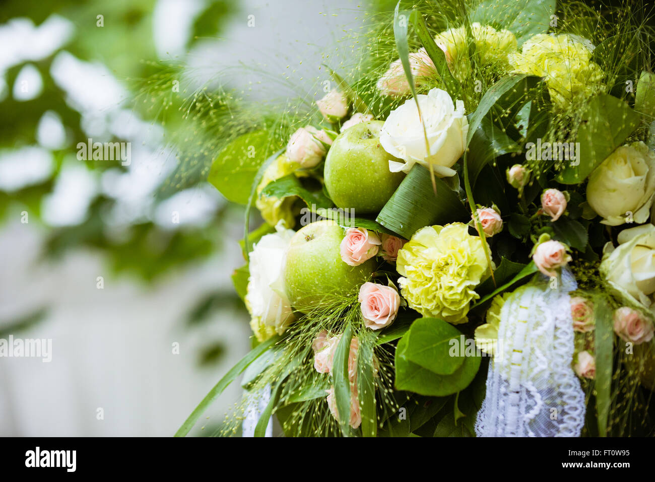 Wedding Decor A Bowl Of Green Apples Fresh Flowers And Lace