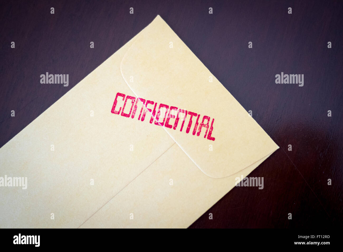 Yellow envelope hires stock photography and images Alamy