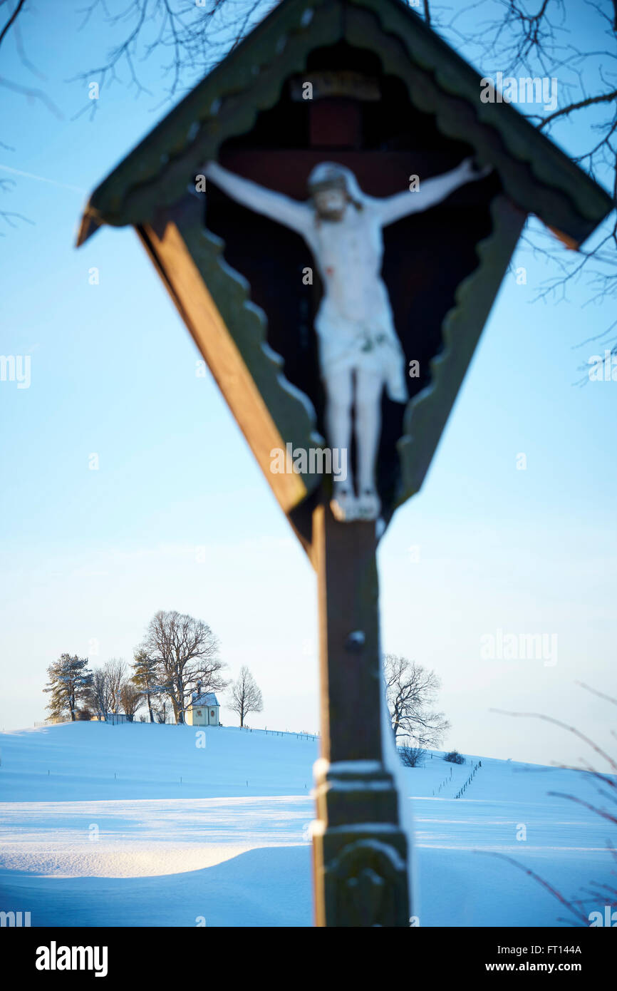 Maria Dank chapel in winter, wayside cross in foreground, Degerndorf