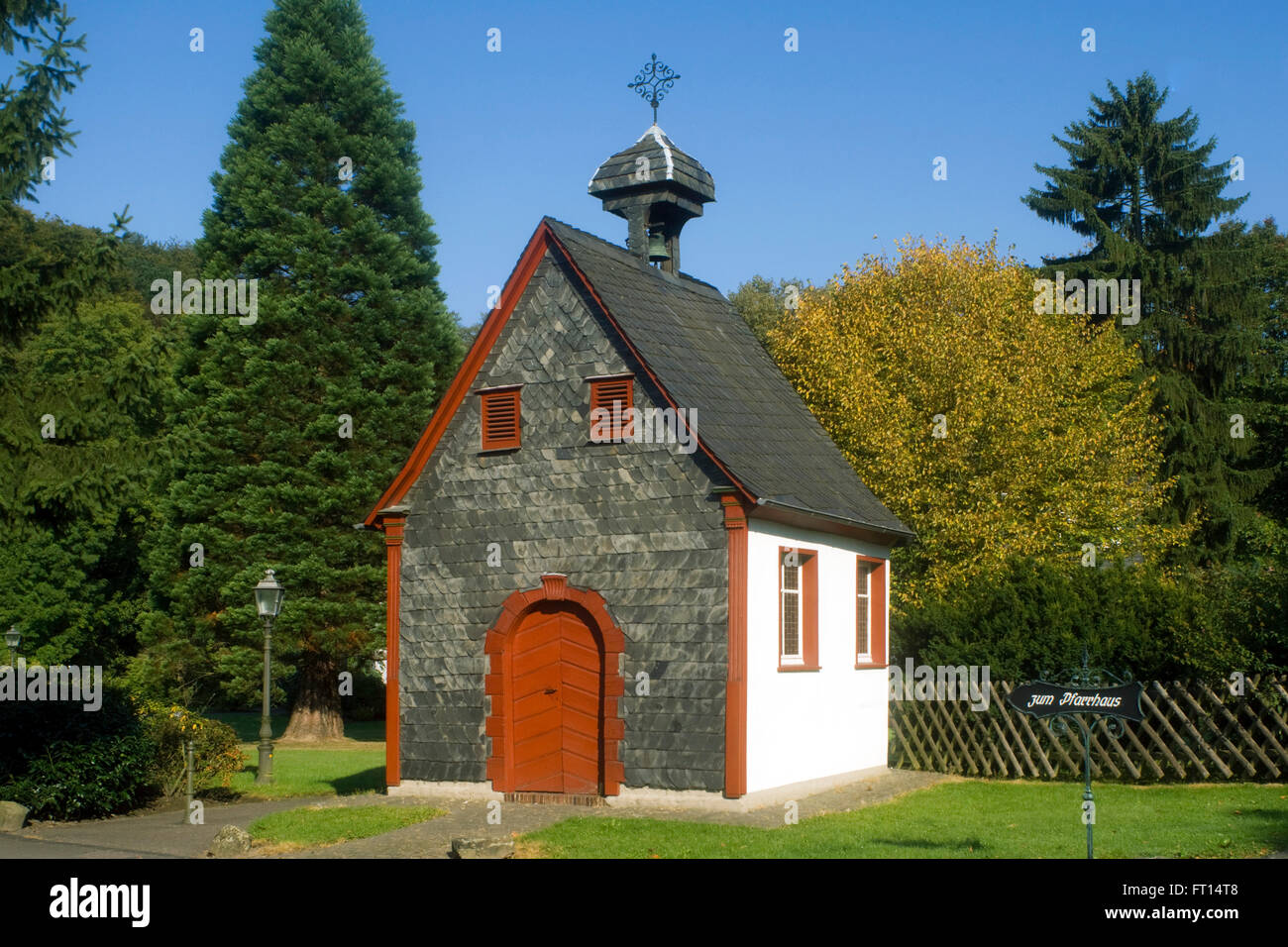 BRD, Nordrhein-Westfalen, Odenthal im Rheinisch-Bergischen Kreis, Kapelle an der Altenberger-Dom-Strasse Stock Photo