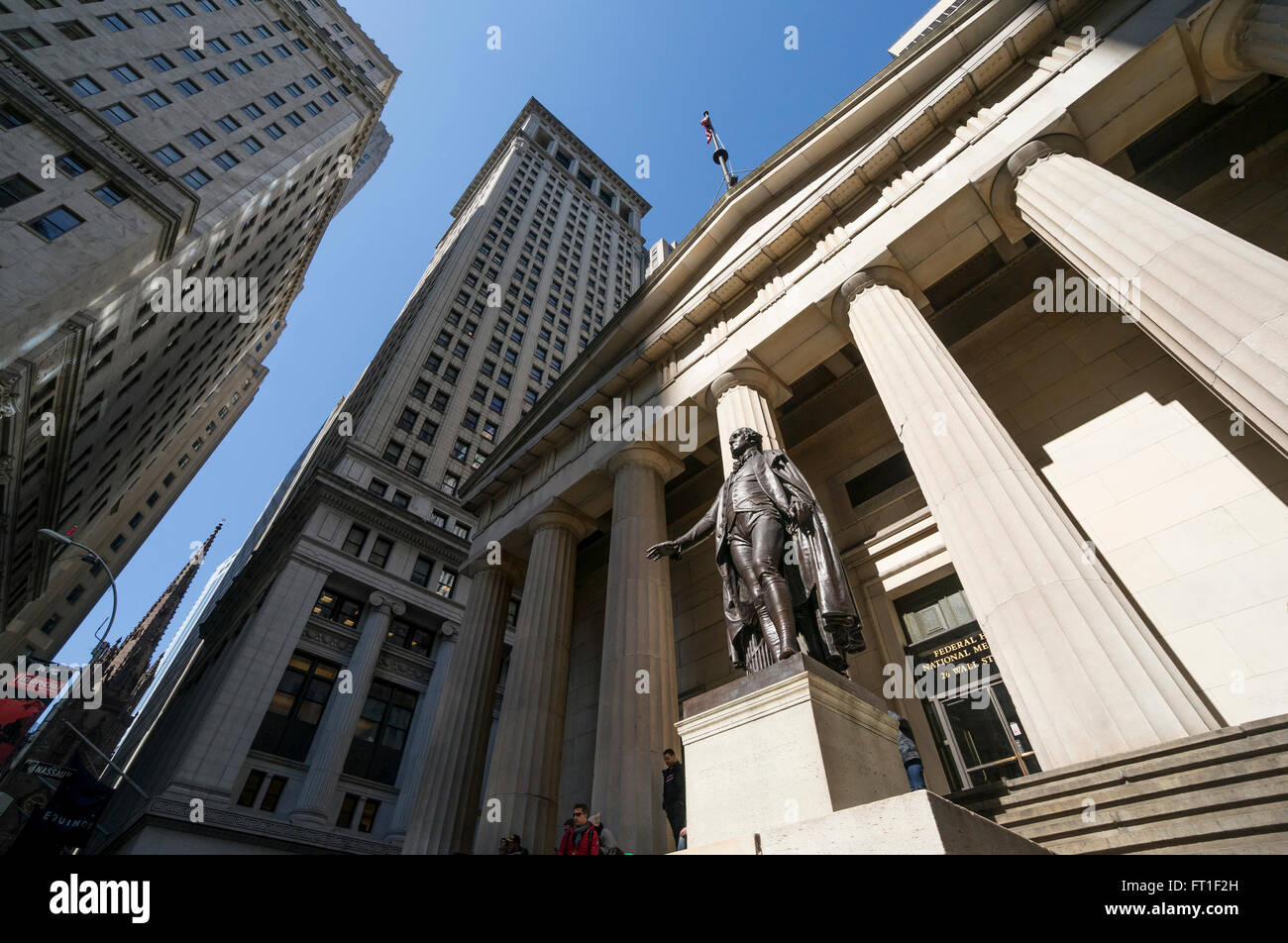 Wall street washington statue hires stock photography and