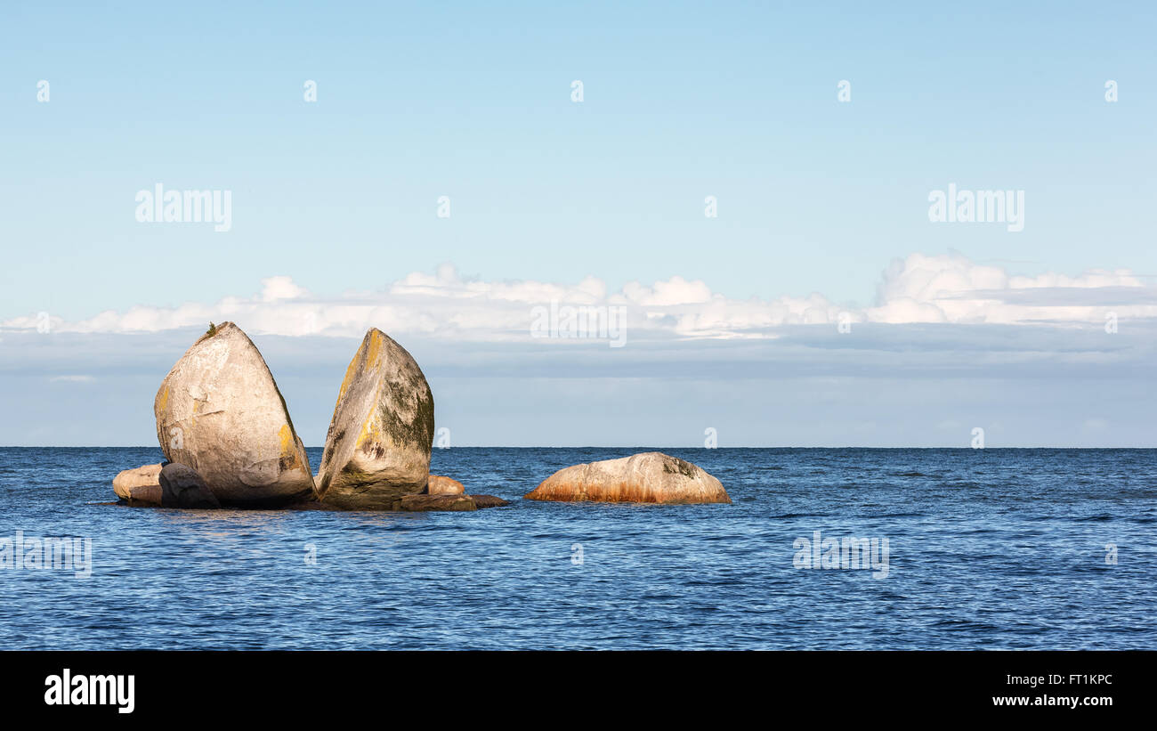 Split Apple Rock in Marahau, South Island, New Zealand Stock Photo