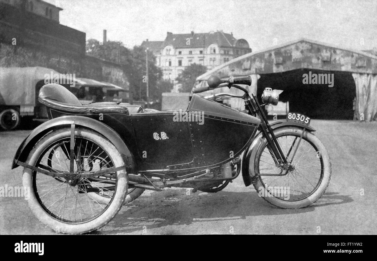 Harley-Davidson sidecar 1918, France. Running on Dunlop Extra tyres Stock Photo