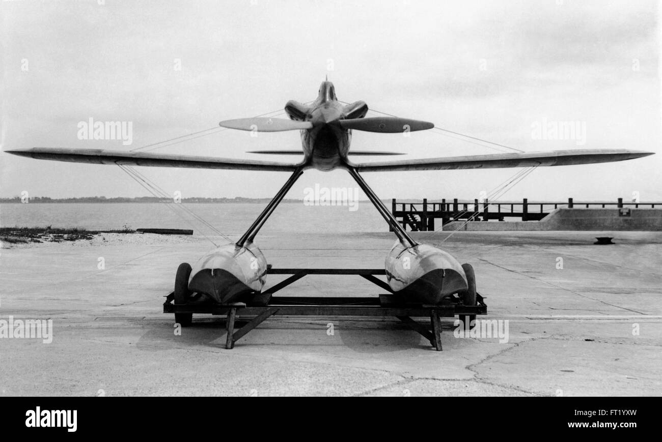 The Gloster VI front on. Gloster Aircraft Company racing seaplane developed foto be a contestant in the 1929 Schneider Trophy Stock Photo