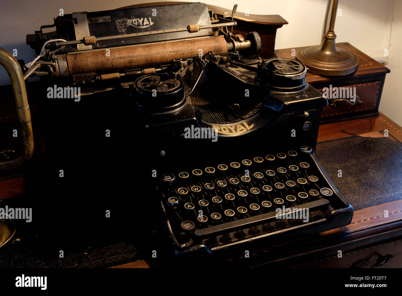 Royal typewriter hires stock photography and images Alamy
