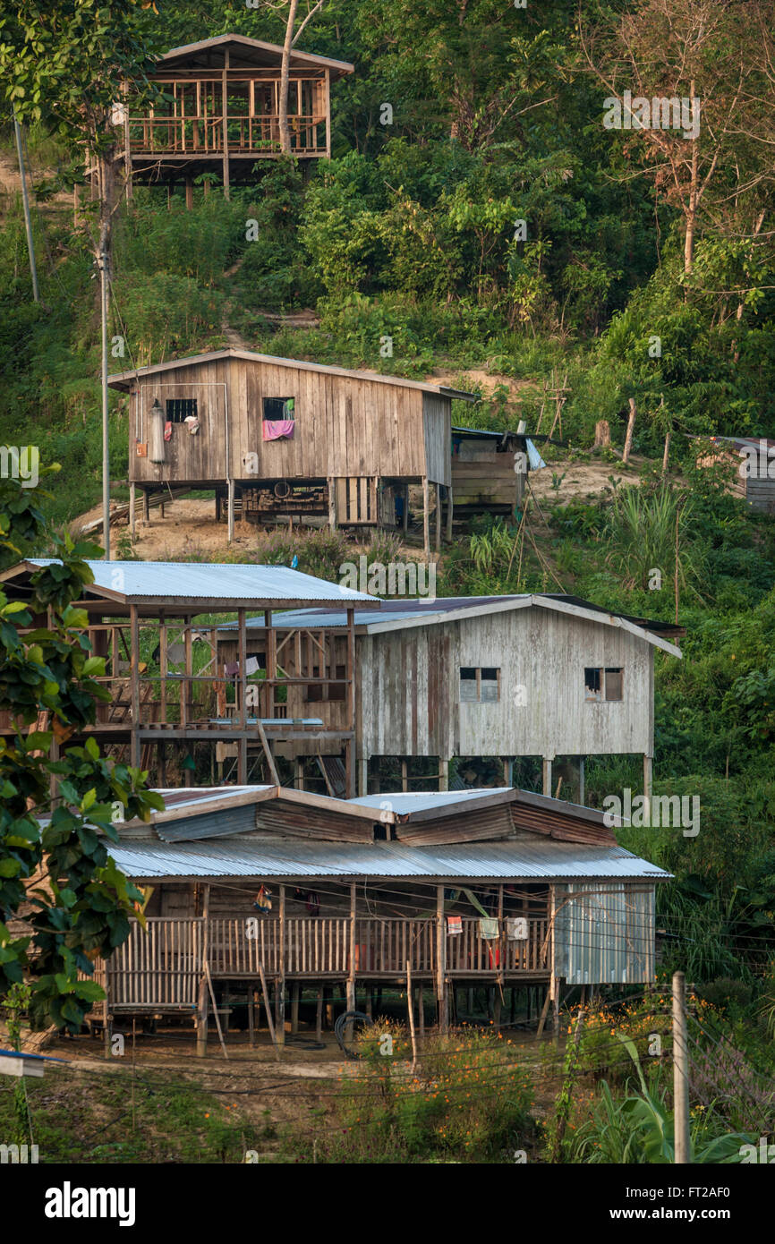 Traditional wood stilt houses in Kampong Lingabungan (Kampang is Malay for village), rural Sabah, Borneo, Malaysia. Stock Photo