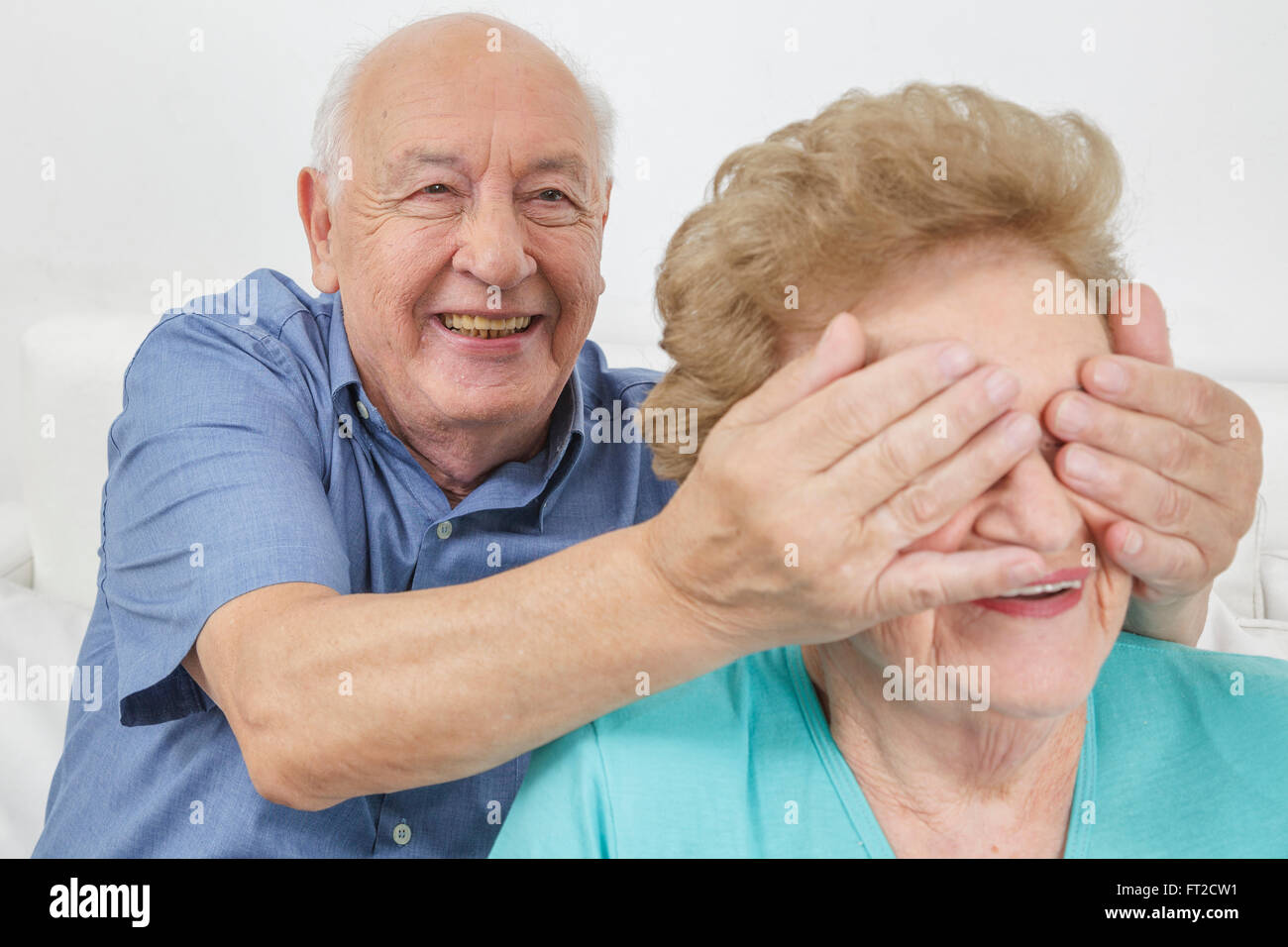 Blindfolded couple standing back to back ignoring after breakup or  separation. Man and woman in blindfolds avoid communication. Relationship  problem. Vector illustration. 20903285 Vector Art at Vecteezy